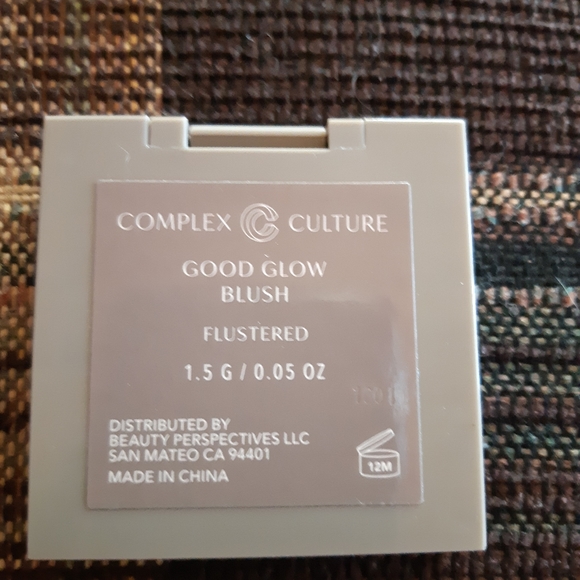 Ipsy bag with four items - Picture 5 of 7